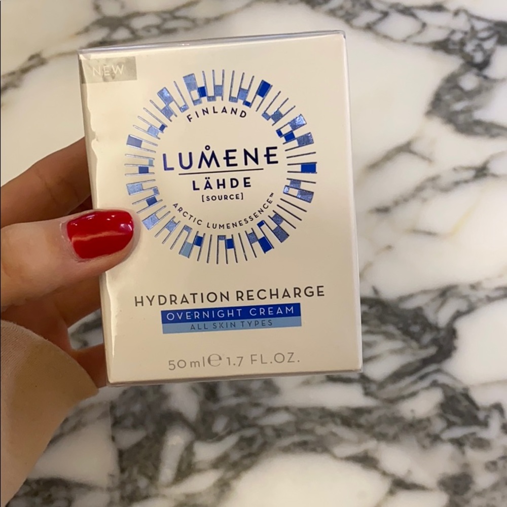 Lumene hydration recharge overnight cream